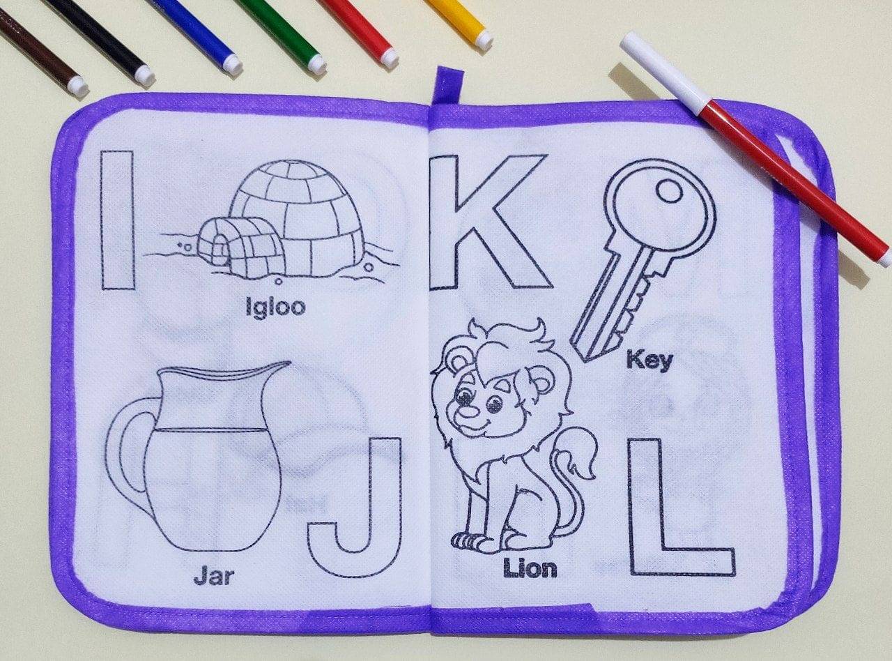 كتاب تلوين سحري قماشي - الأحرف الإنجليزية